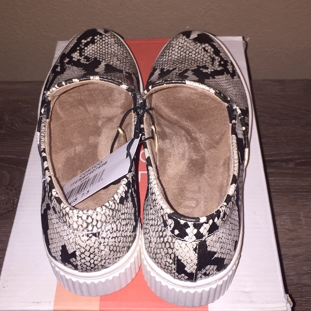 New Naturalizer Soul Tia Slip On Sneakers - Picture 3 of 5
